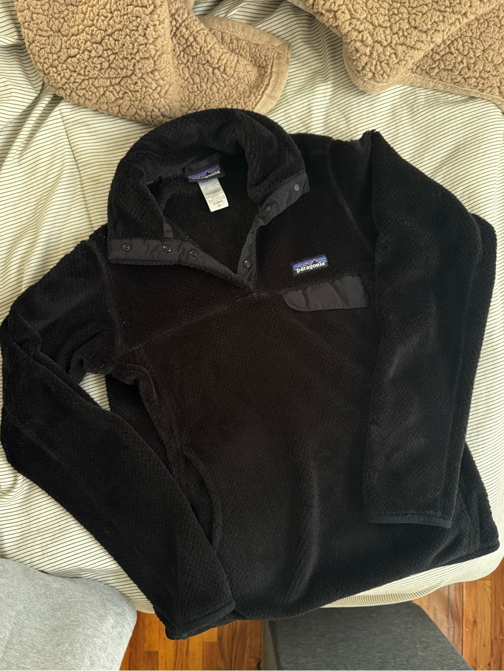Black Patagonia Women’s Pullover